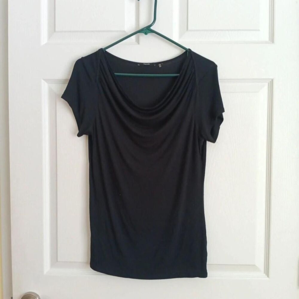 Tahari short sleeve stretch knit top Size M